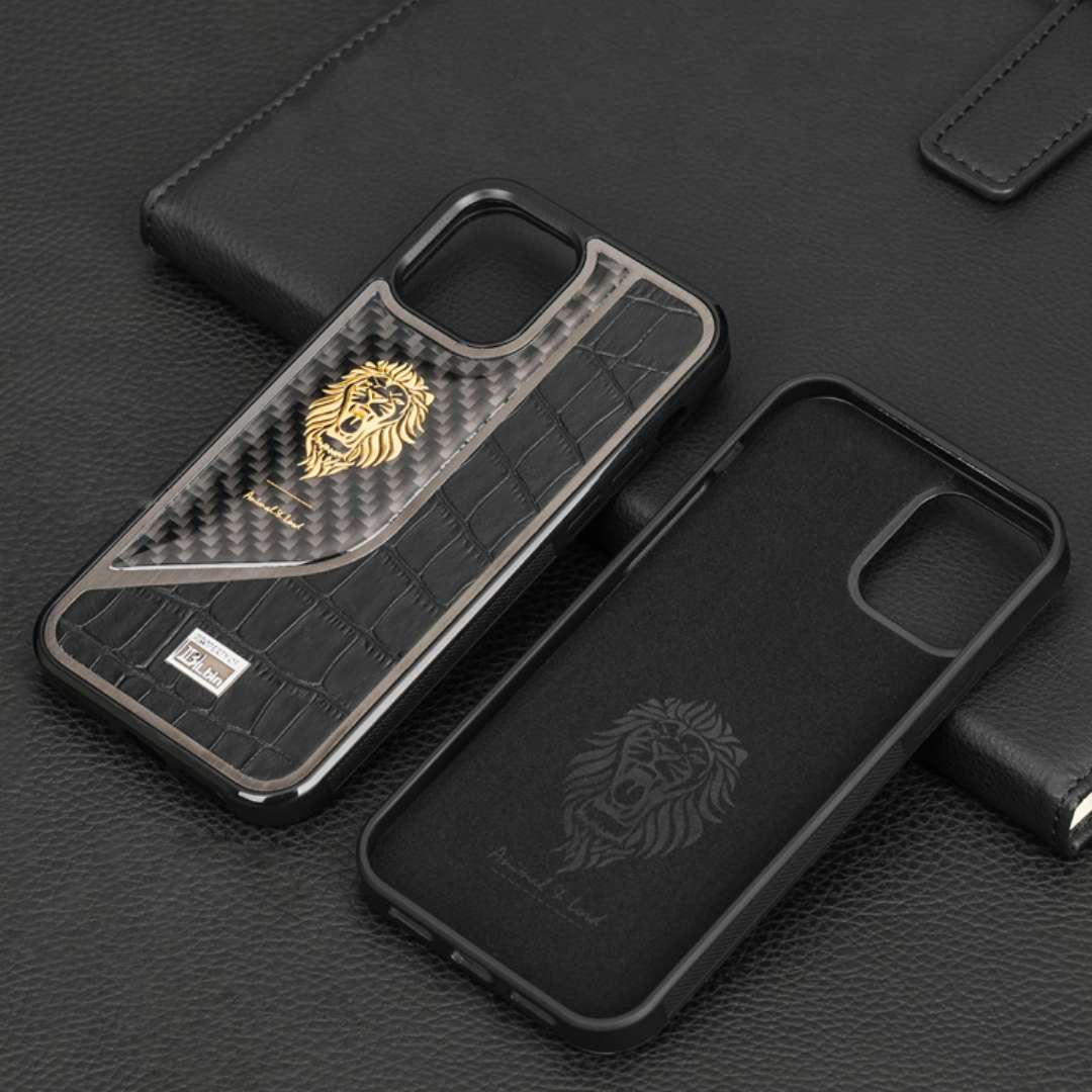 Introducing the Limited Edition Lion Case: Luxury Meets Protection!